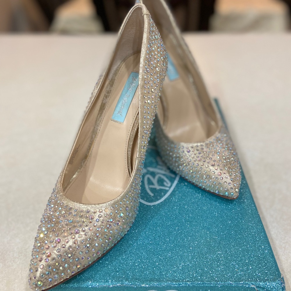 CLOSET CLEAR OUT!*** HUGE PRICE MARKDOWNS